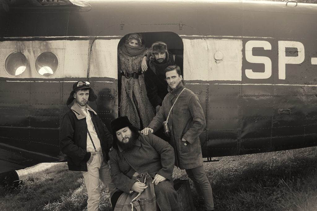 Peter Steinheisser fotografiert den Bildband "At the Mountains of Madness"