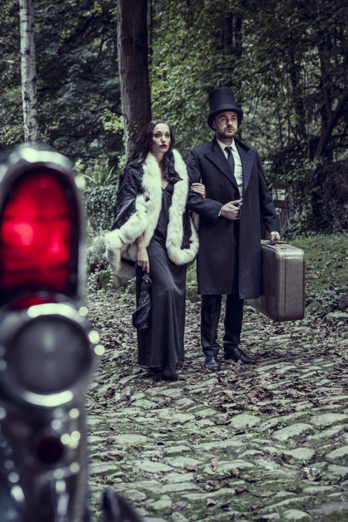 Peter Steinheisser fotografiert den Bildband "The Masque of the Red Death"