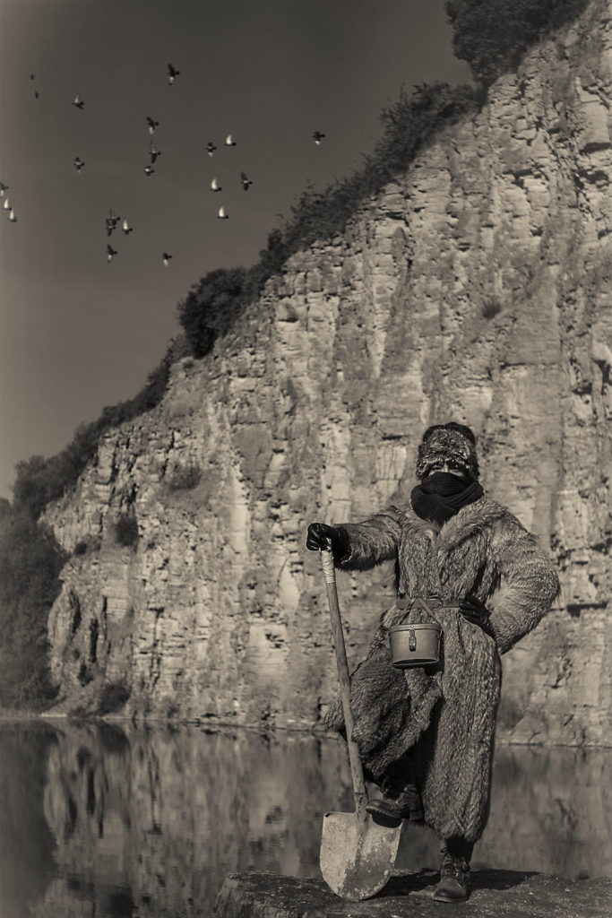Peter Steinheisser fotografiert den Bildband "At the Mountains of Madness"