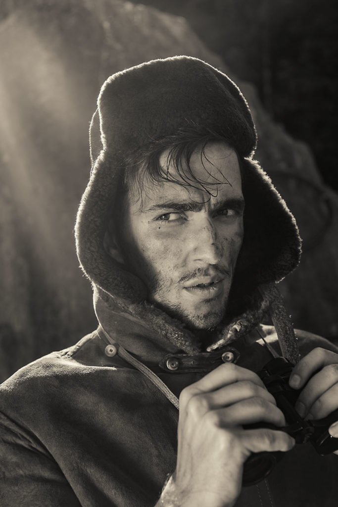 Peter Steinheisser fotografiert den Bildband "At the Mountains of Madness"