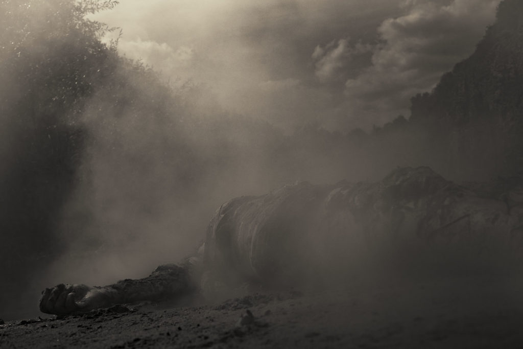 Peter Steinheisser fotografiert den Bildband "At the Mountains of Madness"