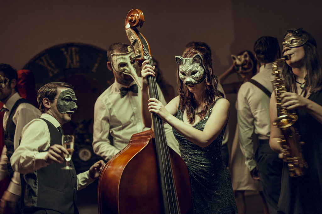 Peter Steinheisser fotografiert den Bildband "The Masque of the Red Death"