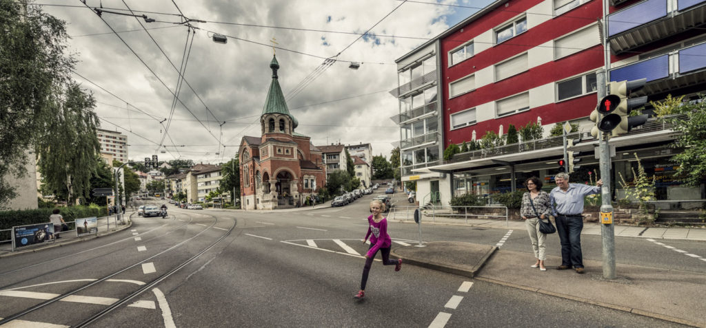 Peter Steinheisser fotografiert den Bildband "Schwaben"