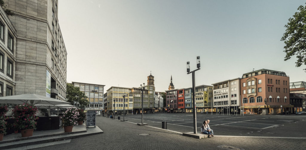 Peter Steinheisser fotografiert den Bildband "Schwaben"