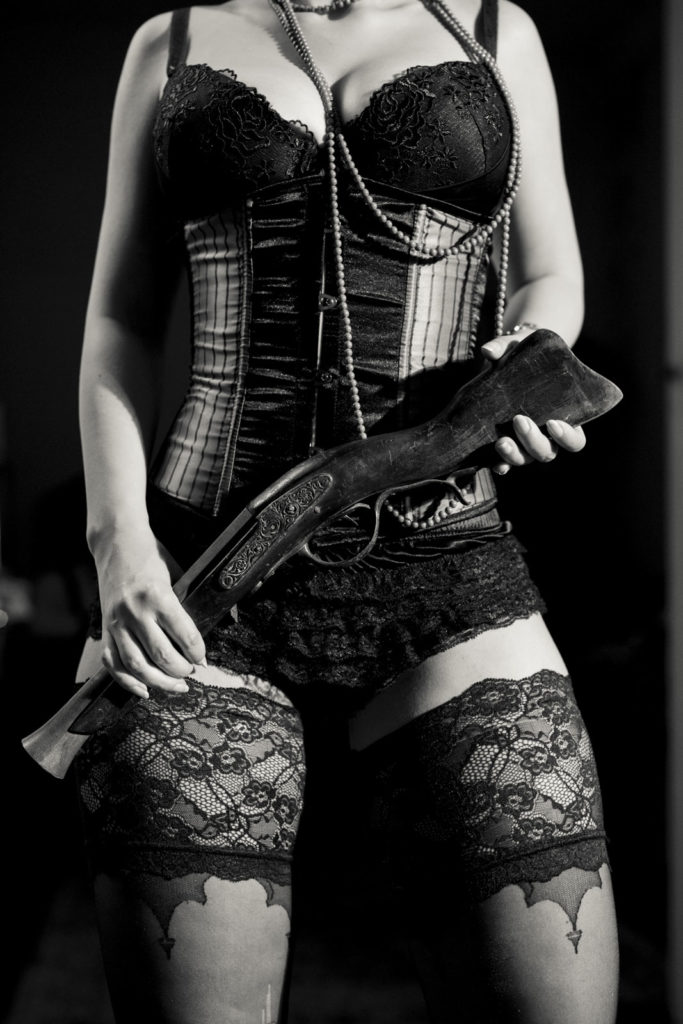 Peter Steinheisser fotografiert den Bildband "The Masque of the Red Death"