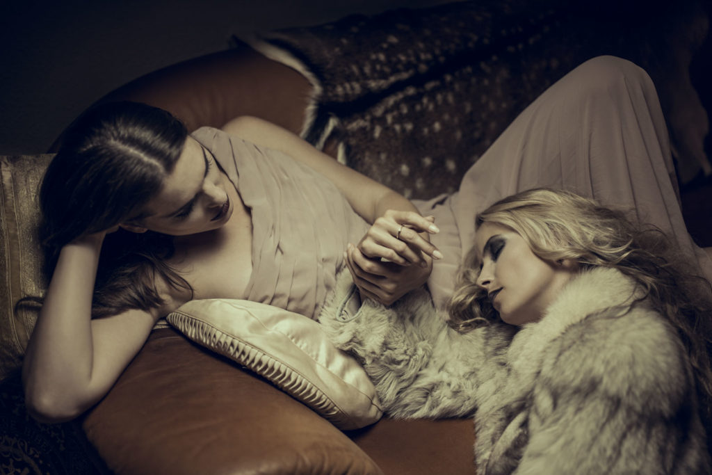 Peter Steinheisser fotografiert den Bildband "The Masque of the Red Death"
