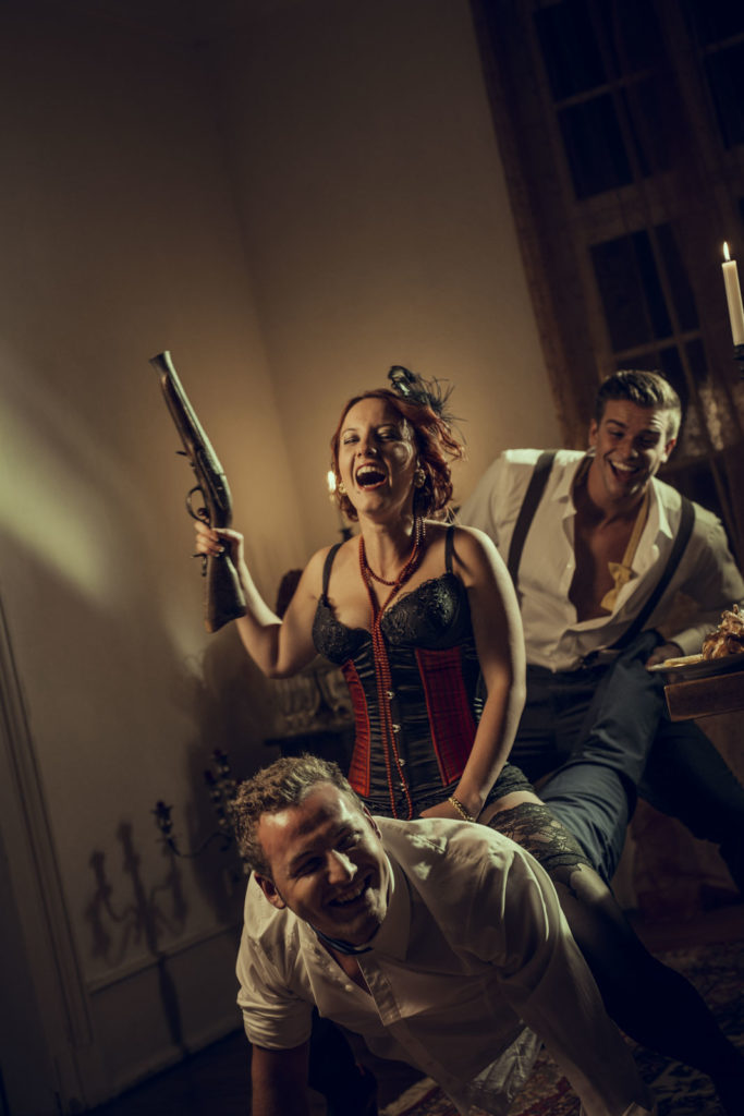 Peter Steinheisser fotografiert den Bildband "The Masque of the Red Death"