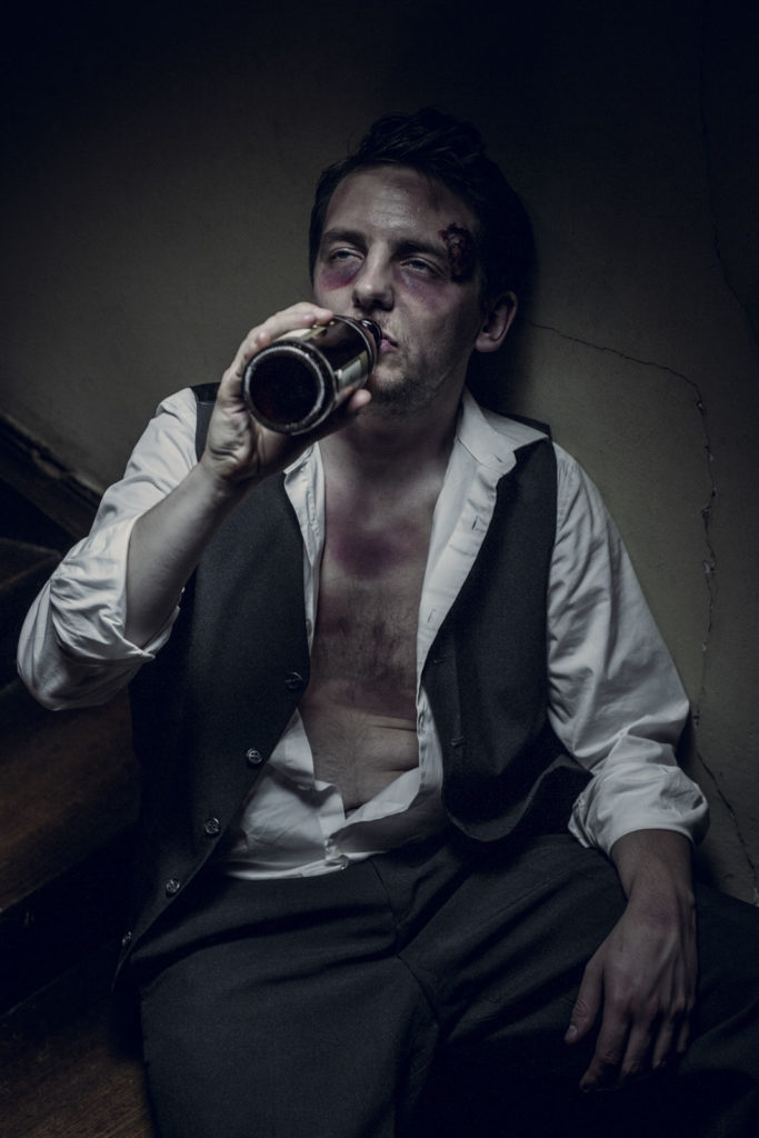 Peter Steinheisser fotografiert den Bildband "The Masque of the Red Death"