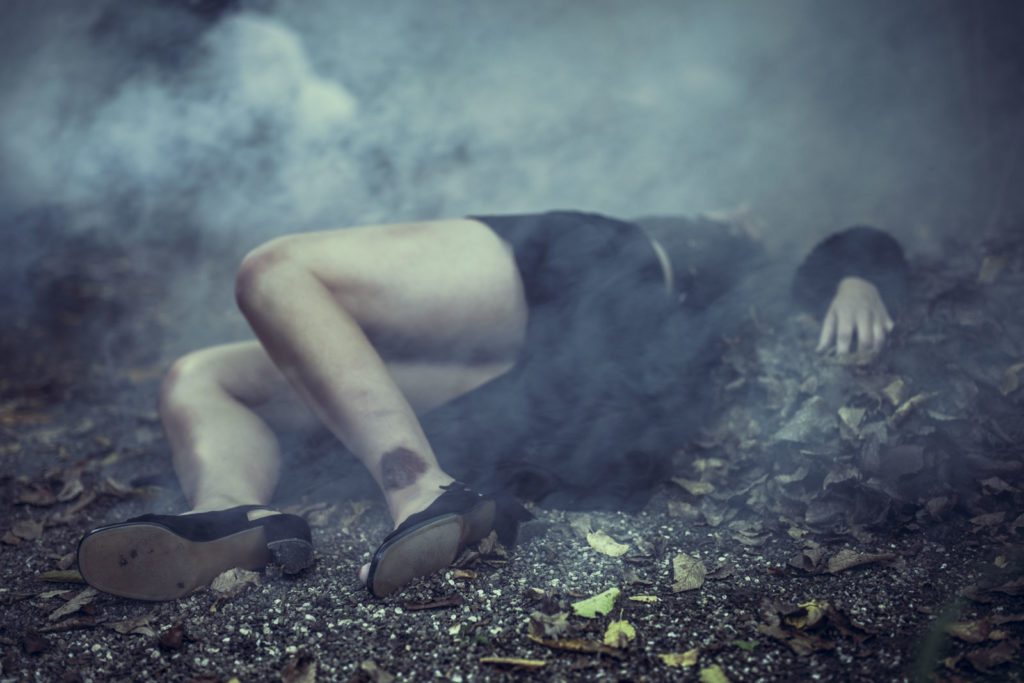Peter Steinheisser fotografiert den Bildband "The Masque of the Red Death"