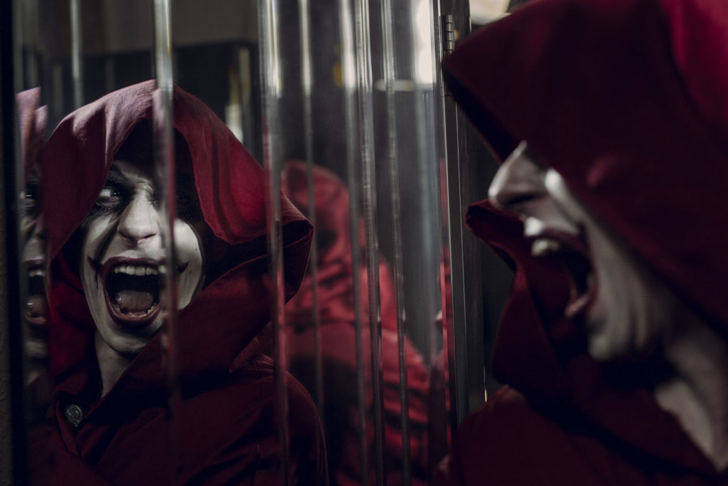 Peter Steinheisser fotografiert den Bildband "The Masque of the Red Death"