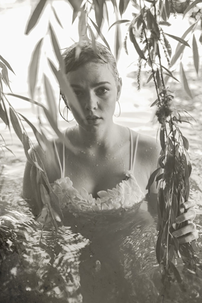 Peter Steinheisser fotografiert Portraits an einem See