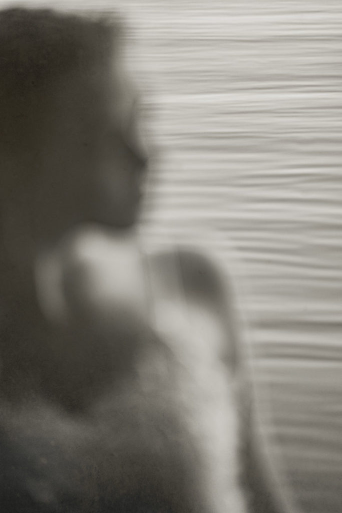 Peter Steinheisser fotografiert Portraits an einem See